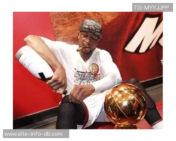 戴维斯回忆膝盖受伤瞬间手术后洗澡时泪流满面感慨万千